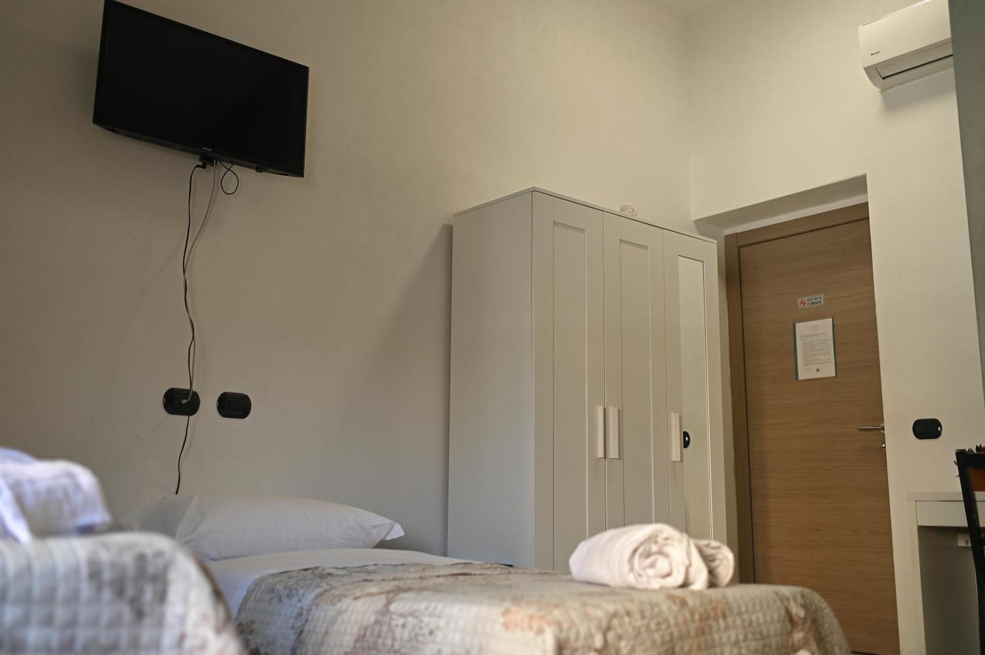 La Gloria Rho Private Rooms Only Zewnętrze zdjęcie