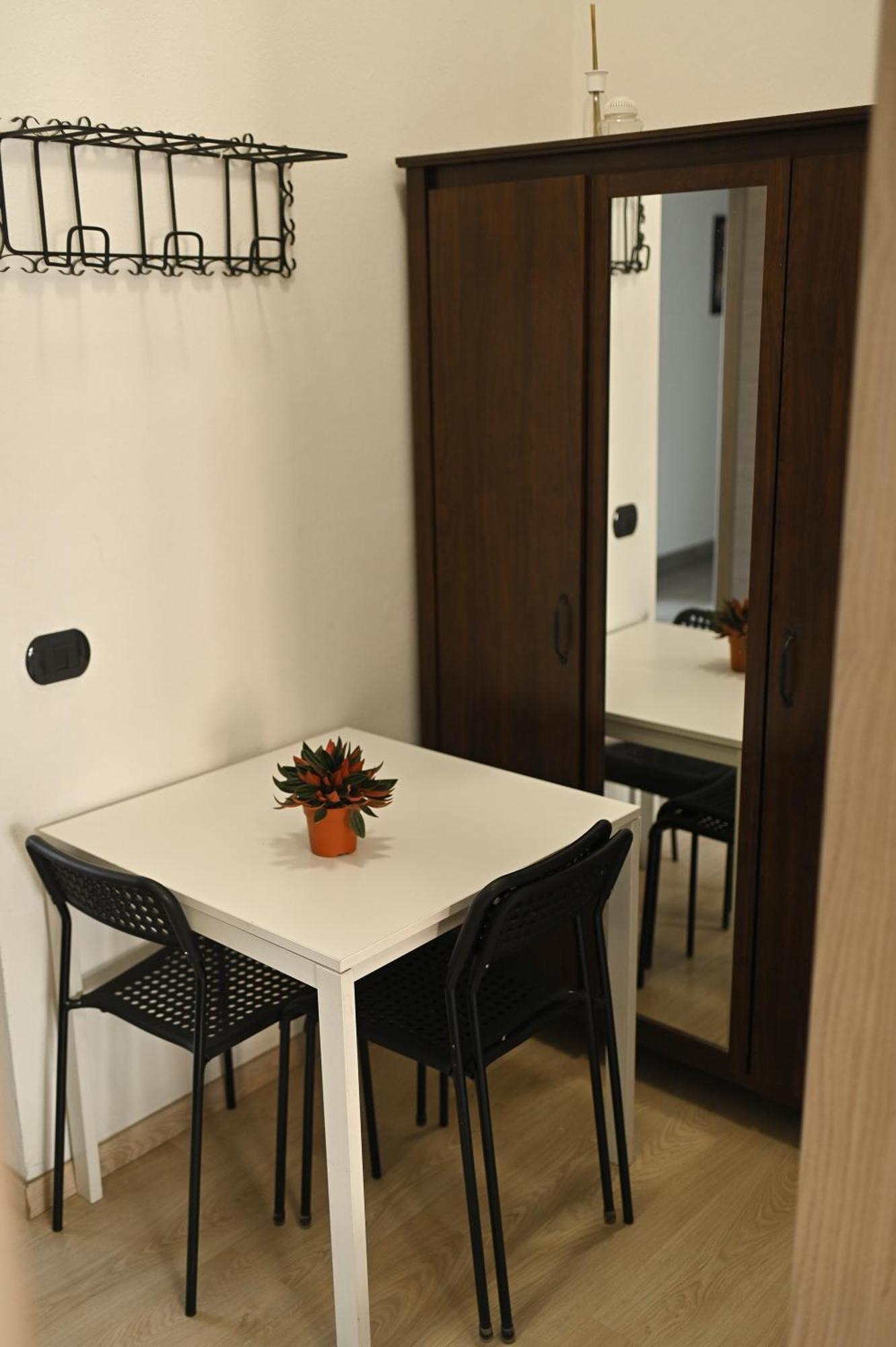 La Gloria Rho Private Rooms Only Zewnętrze zdjęcie