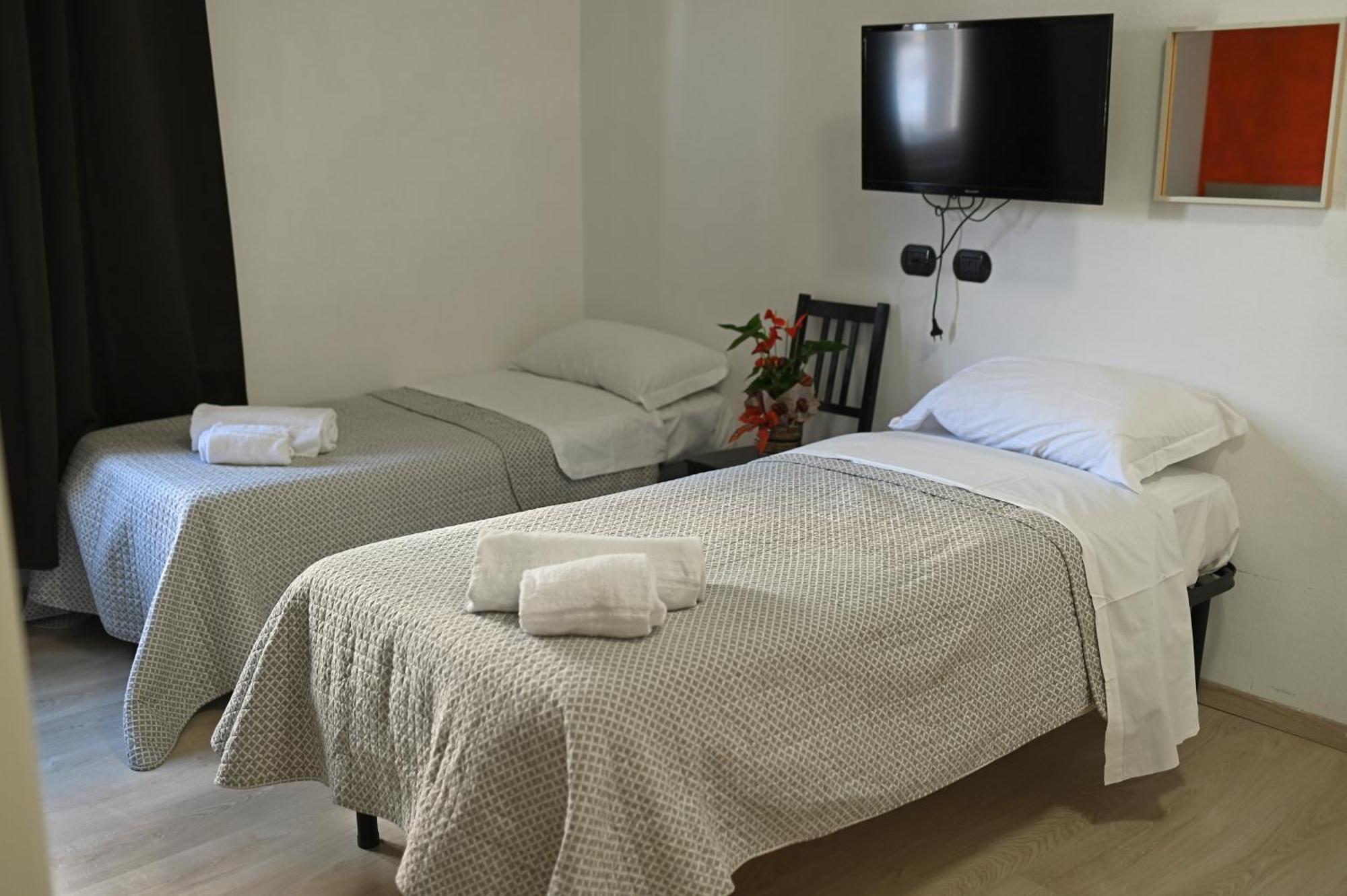 La Gloria Rho Private Rooms Only Zewnętrze zdjęcie