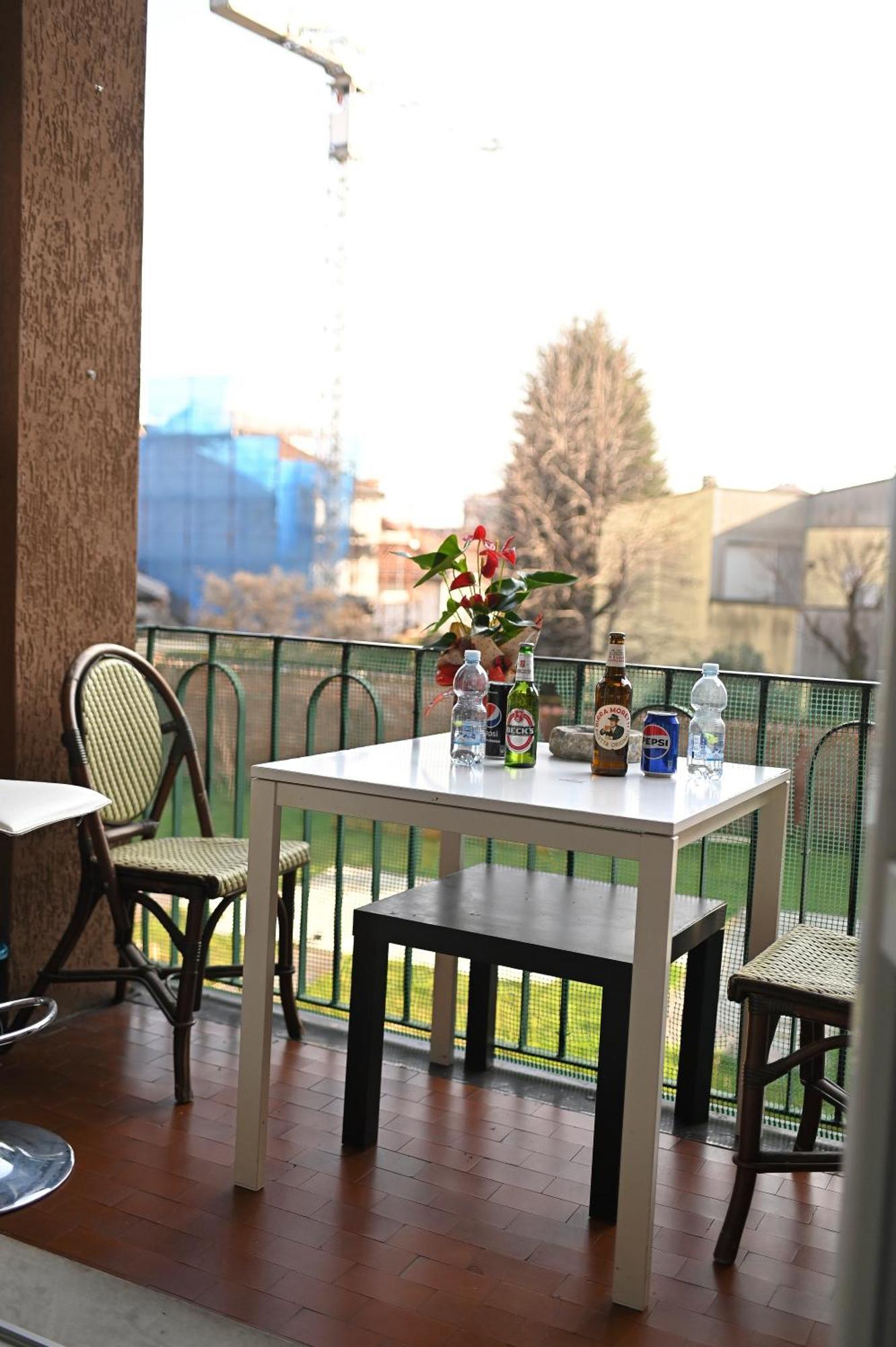 La Gloria Rho Private Rooms Only Zewnętrze zdjęcie